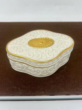 Lenox Windsor Porcelain Trinket Box with 24K Gold Accents